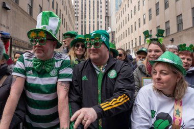 New York 'ta Aziz Patrick Günü Geçidi. 17 Mart 2023, New York, New York, ABD: İzleyiciler 17 Mart 2023 'te New York' ta 5.. 