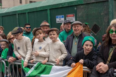 New York 'ta Aziz Patrick Günü Geçidi. 17 Mart 2023, New York, New York, ABD: İzleyiciler 17 Mart 2023 'te New York' ta 5.. 