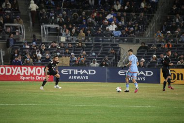 2023 MLS Normal Sezon: NYCFC DC United 'a karşı. 18 Mart 2023, New York, ABD: 2023 MLS Normal Mevsim futbol maçı New York Yankee Stadyumu 'nda NYCFC ve DC United arasında. NYCFC 3-2 kazandı.. 
