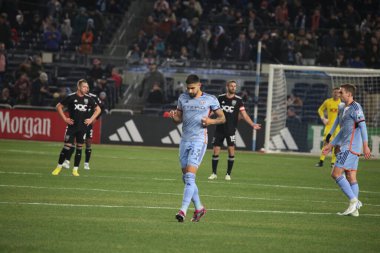 2023 MLS Normal Sezon: NYCFC DC United 'a karşı. 18 Mart 2023, New York, ABD: 2023 MLS Normal Mevsim futbol maçı New York Yankee Stadyumu 'nda NYCFC ve DC United arasında. NYCFC 3-2 kazandı.. 