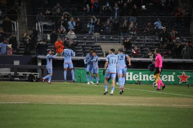 2023 MLS Normal Sezon: NYCFC DC United 'a karşı. 18 Mart 2023, New York, ABD: 2023 MLS Normal Mevsim futbol maçı New York Yankee Stadyumu 'nda NYCFC ve DC United arasında. NYCFC 3-2 kazandı.. 