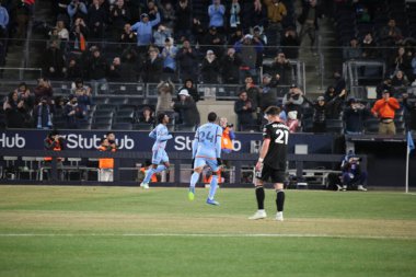 2023 MLS Normal Sezon: NYCFC DC United 'a karşı. 18 Mart 2023, New York, ABD: 2023 MLS Normal Mevsim futbol maçı New York Yankee Stadyumu 'nda NYCFC ve DC United arasında. NYCFC 3-2 kazandı.. 