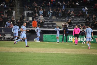 2023 MLS Normal Sezon: NYCFC DC United 'a karşı. 18 Mart 2023, New York, ABD: 2023 MLS Normal Mevsim futbol maçı New York Yankee Stadyumu 'nda NYCFC ve DC United arasında. NYCFC 3-2 kazandı.. 