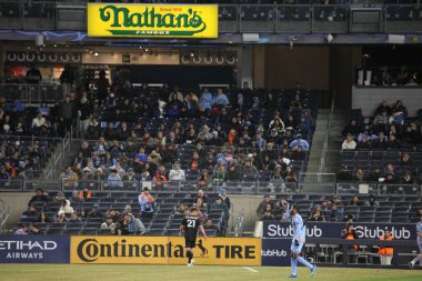 2023 MLS Normal Sezon: NYCFC DC United 'a karşı. 18 Mart 2023, New York, ABD: 2023 MLS Normal Mevsim futbol maçı New York Yankee Stadyumu 'nda NYCFC ve DC United arasında. NYCFC 3-2 kazandı.. 