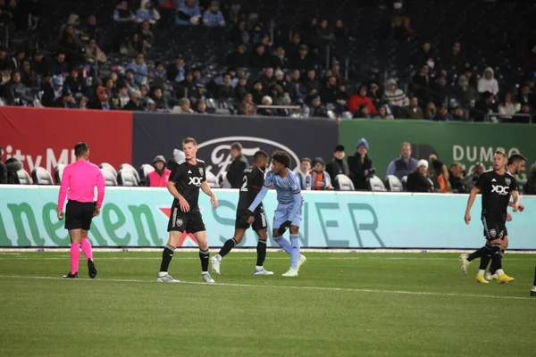 2023 MLS Normal Sezon: NYCFC DC United 'a karşı. 18 Mart 2023, New York, ABD: 2023 MLS Normal Mevsim futbol maçı New York Yankee Stadyumu 'nda NYCFC ve DC United arasında. NYCFC 3-2 kazandı.. 
