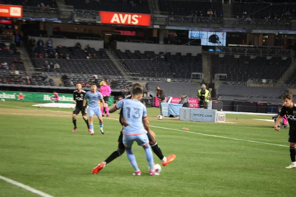 2023 MLS Normal Sezon: NYCFC DC United 'a karşı. 18 Mart 2023, New York, ABD: 2023 MLS Normal Mevsim futbol maçı New York Yankee Stadyumu 'nda NYCFC ve DC United arasında. NYCFC 3-2 kazandı.. 