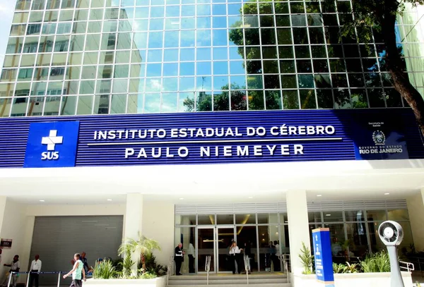 Губернатор Рио Кастро Открывает Здание Государственного Института Мозга Пауло Нимейера — стоковое фото