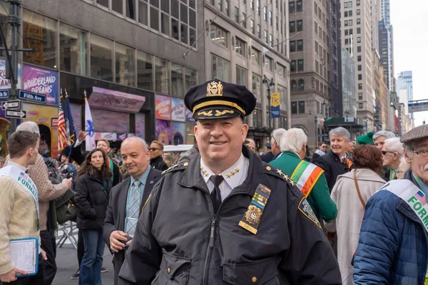 ニューヨーク市の聖パトリックの日パレード 2023年3月17日ニューヨーク アメリカ ニューヨーク州パトロール警察本部長ジョン シェルは 2023年3月17日にニューヨーク市内の5番街沿いの聖パトリックの日パレードに参加します — ストック写真