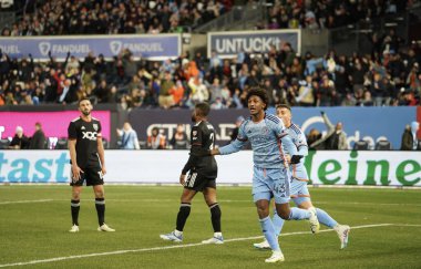 2023 MLS Normal Sezon: NYCFC DC United 'a karşı. 18 Mart 2023, New York, ABD: 2023 MLS Normal Mevsim futbol maçı New York Yankee Stadyumu 'nda NYCFC ve DC United arasında. NYCFC 3-2 kazandı..