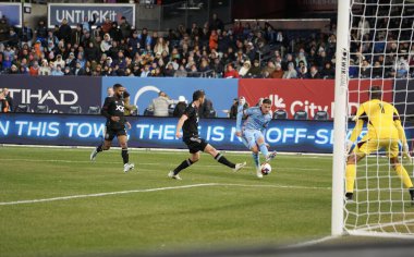 2023 MLS Normal Sezon: NYCFC DC United 'a karşı. 18 Mart 2023, New York, ABD: 2023 MLS Normal Mevsim futbol maçı New York Yankee Stadyumu 'nda NYCFC ve DC United arasında. NYCFC 3-2 kazandı..