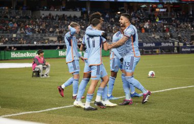 2023 MLS Normal Sezon: NYCFC DC United 'a karşı. 18 Mart 2023, New York, ABD: 2023 MLS Normal Mevsim futbol maçı New York Yankee Stadyumu 'nda NYCFC ve DC United arasında. NYCFC 3-2 kazandı..