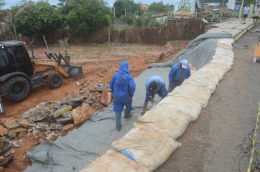Natal 'da saldırılar. 19 Mart 2023, Natal, Rio Grande do Norte, Brezilya: Parnamirim RN Tren İstasyonu, bu sabah erken saatlerde suçlular tarafından hedef alındı. Belediyenin çadırları olmadan serbest fuarlar, Ponta Negra tahta yolu yağmurla yıkıldı