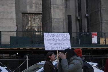 Donald Trump 'ın yakın zamanda New York' ta suçlanma olasılığı. 21 Mart 2023, New York, ABD: Eski ABD Başkanı Donald J. Trump 'ın beklentileri doğrultusunda Manhattan Adliyesi' nde basın mensuplarının yoğun hareketi