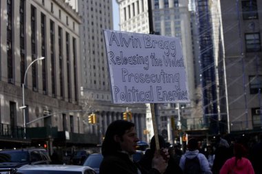 Donald Trump 'ın yakın zamanda New York' ta suçlanma olasılığı. 21 Mart 2023, New York, ABD: Eski ABD Başkanı Donald J. Trump 'ın beklentileri doğrultusunda Manhattan Adliyesi' nde basın mensuplarının yoğun hareketi