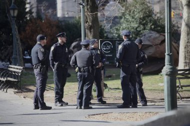 Donald Trump 'ın yakın zamanda New York' ta suçlanma olasılığı. 21 Mart 2023, New York, ABD: Eski ABD Başkanı Donald J. Trump 'ın beklentileri doğrultusunda Manhattan Adliyesi' nde basın mensuplarının yoğun hareketi