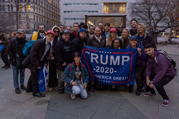 纽约年轻的共和党俱乐部响应特朗普的号召 2023年3月20日纽约 特朗普总统的支持者聚集在法庭外支持前总统唐纳德 特朗普 — 图库照片