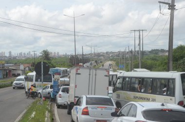 (ITEP ve BOPE uzmanları Natal 'daki Igapo köprüsünü inceliyor. 22 Mart 2023, Natal, Rio Grande do Norte, Brezilya: ITEP 'den uzmanlar - RN ve BOPE, Igapo köprüsünü inceleyin.. 