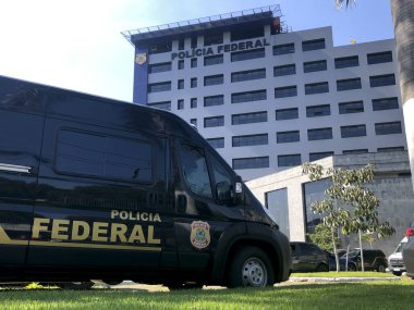 (Lapa 'daki federal polis ofisinde Brezilya pasaportu almak için uzun kuyruk. 22 Mart 2023, Sao Paulo, Brezilya: Lapa 'daki federal polis merkezinde uzun bir kuyruk var, Lapa' da bir pasaport almak ve ayarlamak için.