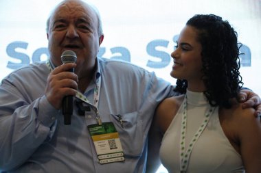 Curitiba 'daki Smart City Expo' nun 4. baskısı. 22 Mart 2023 'te Curitiba, Parana, Brezilya: Smart Plaza Vale do Pinhao' daki Smartcity EXPO 'nun 4. baskısı kapsamında Belediye Başkanı Rafael Grega, 