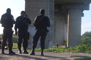 Natal 'da Bomba Tehdidi. 23 Mart 2023, Natal, Rio Grande do Norte, Brezilya: Bope, Natal 'daki Newton Navarro köprüsünde bomba olduğu iddia edilen bir bombayı topluyor.. 