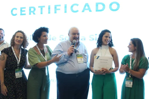Curitibaのスマートシティエキスポの第4版 2023年3月22日 ブラジル パラナ州クリチバ スマートプラザ ヴァレ ピナオで開催された第4回スマートシティExpoのプログラム内で ラファエル グレガ市長は市民カードを発売した — ストック写真