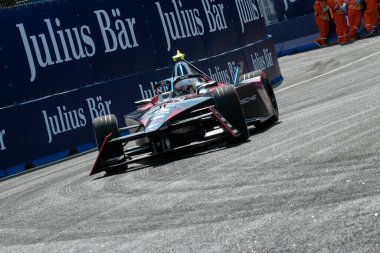 Sao Paulo 'daki Formula E Yarışı. 24 Mart 2023, Sao Paulo, Brezilya: Sao Paulo 'daki Anhembi Kompleksi' nde, 24 Mart Cuma günü, ücretsiz antrenman sırasında Formula E arabaları. Brezilya 'da Uluslararası Otomobil Federasyonu (FIA) elektrikli araba kategorisi yarışacak