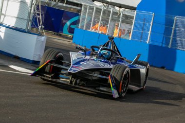 Sao Paulo 'daki Formula E Yarışı. 24 Mart 2023, Sao Paulo, Brezilya: Sao Paulo 'daki Anhembi Kompleksi' nde, 24 Mart Cuma günü, ücretsiz antrenman sırasında Formula E arabaları. Brezilya 'da Uluslararası Otomobil Federasyonu (FIA) elektrikli araba kategorisi yarışacak