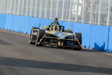 Sao Paulo 'daki Formula E Yarışı. 24 Mart 2023, Sao Paulo, Brezilya: Sao Paulo 'daki Anhembi Kompleksi' nde, 24 Mart Cuma günü, ücretsiz antrenman sırasında Formula E arabaları. Brezilya 'da Uluslararası Otomobil Federasyonu (FIA) elektrikli araba kategorisi yarışacak