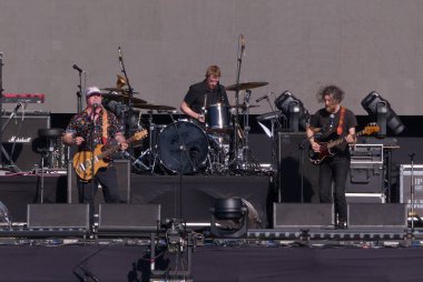 (Brezilya 'daki Lollapalooza 2023 Müzikal Gösterisi' nde Mütevazı Fare Performansı sergiliyor. 24 Mart 2023, Sao Paulo, Brezilya: Modest Mouse grubu 24 Cuma günü Brezilya 'nın Sao Paulo kentindeki Lollapalooza 2023 Chevrolet Stage' de canlı performans sergiliyor.). 