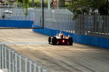 Sao Paulo 'daki Formula E Yarışı. 24 Mart 2023, Sao Paulo, Brezilya: Sao Paulo 'daki Anhembi Kompleksi' nde, 24 Mart Cuma günü, ücretsiz antrenman sırasında Formula E arabaları. Brezilya 'da Uluslararası Otomobil Federasyonu (FIA) elektrikli araba kategorisi yarışacak