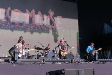 (Brezilya 'daki Lollapalooza 2023 Müzikal Gösterisi' nde Mütevazı Fare Performansı sergiliyor. 24 Mart 2023, Sao Paulo, Brezilya: Modest Mouse grubu 24 Cuma günü Brezilya 'nın Sao Paulo kentindeki Lollapalooza 2023 Chevrolet Stage' de canlı performans sergiliyor.). 