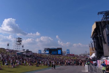 (Brezilya 'daki Lollapalooza 2023 Müzikal Gösterisi' nde Mütevazı Fare Performansı sergiliyor. 24 Mart 2023, Sao Paulo, Brezilya: Modest Mouse grubu 24 Cuma günü Brezilya 'nın Sao Paulo kentindeki Lollapalooza 2023 Chevrolet Stage' de canlı performans sergiliyor.). 