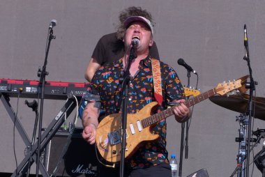 (Brezilya 'daki Lollapalooza 2023 Müzikal Gösterisi' nde Mütevazı Fare Performansı sergiliyor. 24 Mart 2023, Sao Paulo, Brezilya: Modest Mouse grubu 24 Cuma günü Brezilya 'nın Sao Paulo kentindeki Lollapalooza 2023 Chevrolet Stage' de canlı performans sergiliyor.). 