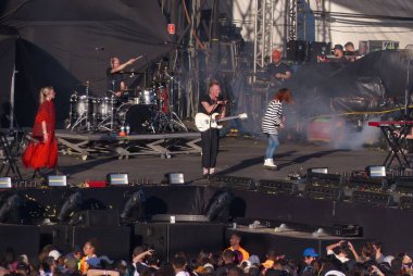 Mother Band, Brezilya 'daki Lollapalooza 2023 Müzikal Show' da sahne alıyor. 24 Mart 2023, Sao Paulo, Brezilya: Ana grup, Brezilya 'nın Sao Paulo kentindeki Lollapalooza 2023 Budweiser sahnesinde 24 Mart Cuma günü Interlagos Autodrom' da canlı performans sergiliyor.