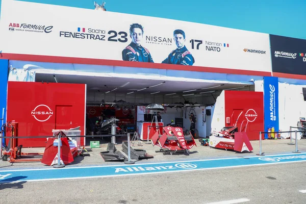 stock image Formula E Race in Sao Paulo. March 24, 2023, Sao Paulo, Brazil: Lucas di Grassi presents his helmet in the pits in honor of Ayrton Senna before the Formula E free training, at the Anhembi Complex, in the north of Sao Paulo, on Friday (24.)