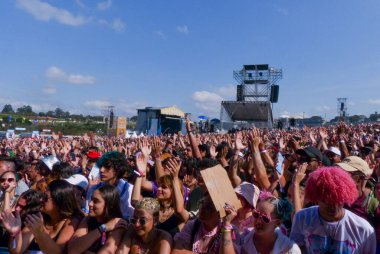 Brezilya 'daki Lollapalooza 2023 Müzikal Gösterisi' nde Acıma Performansı. 25 Mart 2023, Sao Paulo, Brezilya: Pitty, Brezilya 'nın Sao Paulo şehrinde düzenlenen 10. Lollapalooza 2023' te Adidas sahnesinde canlı performans sergiledi.)