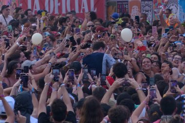 Wallows grubu Performs at Lollapalooza 2023 Musical Show in Brazil. 25 Mart 2023, Sao Paulo, Brezilya: Wallows 25 Cumartesi günü Brezilya 'nın Sao Paulo kentinde 10. Lollapalooza 2023' te Budweiser sahnesinde canlı performans sergiledi.) 