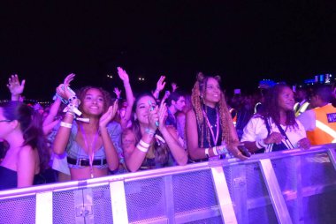 Sofi Tukker ve Pabllo Vittar Brezilya 'daki Lollapalooza 2023 Müzikal Show' da sahne aldı. 25 Mart 2023, Sao Paulo, Brezilya: Sofi Tukker Pabllo Vittar 'ın katılımıyla Lollapalooza 2023' ün 10 'uncu sayısında Adidas sahnesinde canlı performans sergiledi.