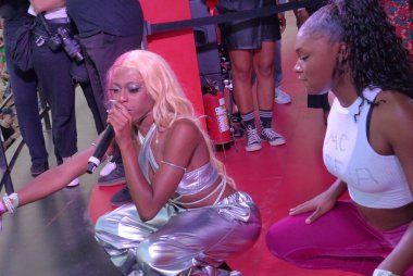 Mc Sophia Brezilya 'daki Lollapalooza 2023 Müzikal Show' da gösteri yapıyor. 26 Mart 2023, Sao Paulo, Brezilya: Brezilyalı Funk şarkıcısı, MC Sophia, Brezilya 'nın Sao Paulo kentindeki Lollapalooza 2023' ün 10.