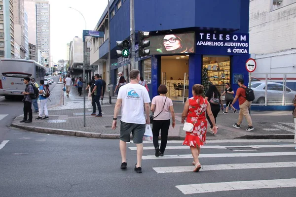 Int Καταναλωτές Ψώνια Για Πάσχα Εορτασμοί Στην Curitiba Μαρτίου 2023 — Φωτογραφία Αρχείου