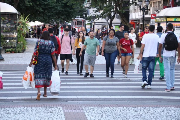 Int Καταναλωτές Ψώνια Για Πάσχα Εορτασμοί Στην Curitiba Μαρτίου 2023 — Φωτογραφία Αρχείου
