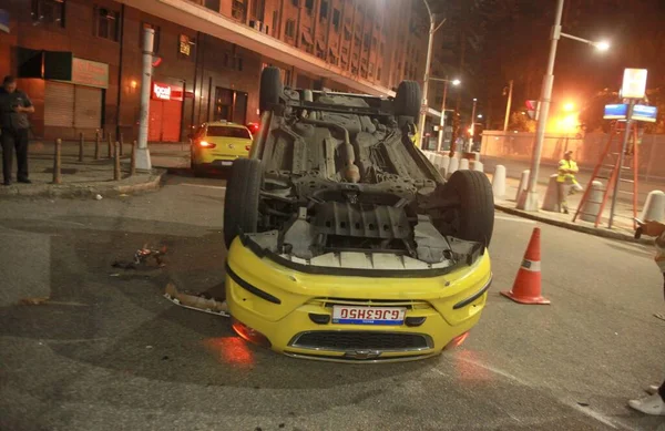 リオで負傷したドライバーと車の事故 2023年4月1日ブラジル リオデジャネイロ Avプレジデンテ ウィルソン メキシコのリオデジャネイロ中心街で発生した事故により 2台の車両が重傷を負った — ストック写真