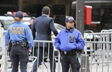 Kozlar Avukatı Joe Tacopina New York 'taki Trump Kulesi' ne vardı. 4 Nisan 2023, New York, ABD: Pazartesi günü Kule 'ye gelen eski ABD Başkanı Donald J. Trump olarak Trump Kulesi' ndeki basın ve protestocuların yoğun hareketi 