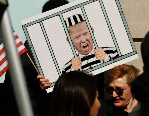 Donald Trump Opuszcza Trump Tower Dla Manhattan Criminal Court Nowym — Zdjęcie stockowe