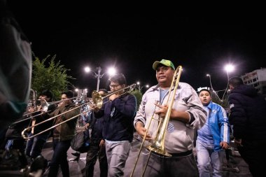 Bolivar ve Palmeiras arasındaki Libertadores Kupası. 5 Nisan 2023, La Paz, Bolivya: Bolivar taraftarları Bolivar ile Palmeiras arasında oynanan Conmebol Libertadores futbol maçında, 5 Nisan Çarşamba günü Hernando Siles Stadyumu 'nda oynanan ilk etapta Bolivar taraftarları