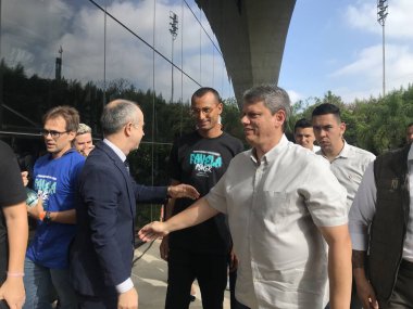 Sao Paulo 'nun valisi Favelas Ulusal Toplantısı için geliyor. 5 Nisan 2023, Sao Paulo, Brezilya: Favelas Ulusal Toplantısı 'nın açılışına katılacak olan Sao Paulo Valisi Tarcisio de Freitas' ın (Cumhuriyetçi) gelişi