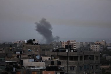 Gazze 'deki Filistin fraksiyonlarına mensup hedeflerin bombalanması, 5 Nisan 2023, Gazze, Filistin: İsrail ordusu, Gazze' den atılan roketatarlara tepki olarak Filistin fraksiyonlarına ait hedeflere bir saldırı başlattı. 