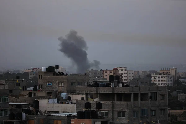 Βομβαρδισμός Των Στόχων Που Ανήκουν Στις Παλαιστινιακές Φατρίες Στη Γάζα — Φωτογραφία Αρχείου