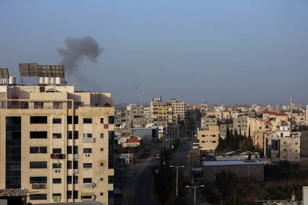 Βομβαρδισμός Των Στόχων Που Ανήκουν Στις Παλαιστινιακές Φατρίες Στη Γάζα — Φωτογραφία Αρχείου