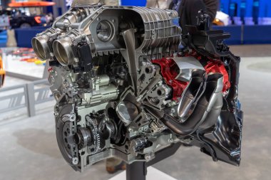 New York Uluslararası Otomobil Fuarı 2023. 5 Nisan 2023, New York, New York, ABD: 5 Nisan 2023 tarihinde New York 'ta Jacob Javits Kongre Merkezi' nde Uluslararası Otomobil Fuarı 'nda görülen Chevrolet Corvette Z06 LT6 motor kesiti 